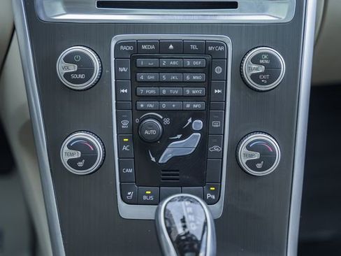 Used 2015 Volvo XC60 T6 w/ Proximity Package image 29