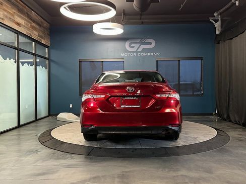 Used 2018 Toyota Camry LE FWD image 4