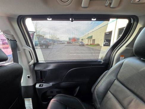 Used 2017 Toyota Sienna SE w/ SE Preferred Package image 53