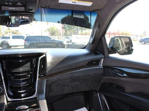 Used 2016 Cadillac Escalade Platinum AWD/4WD image 27