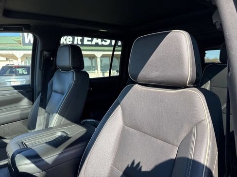 Used 2023 GMC Yukon XL SLT w/ SLT Premium Package AWD/4WD image 35