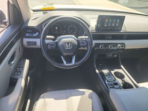 Used 2025 Honda Pilot EX-L image 10