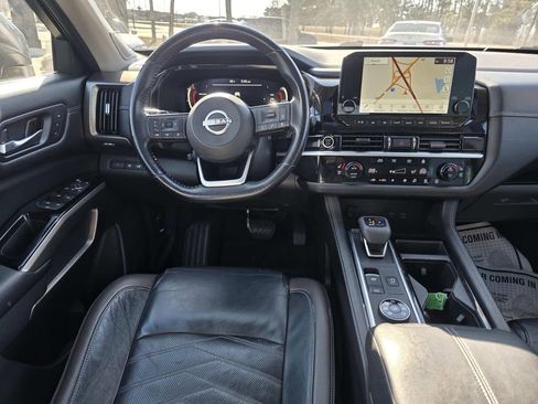 Used 2022 Nissan Pathfinder Platinum w/ Cargo Package image 6