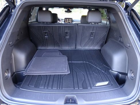 Used 2025 Chevrolet Blazer Premier w/ Enhanced Convenience Package image 9