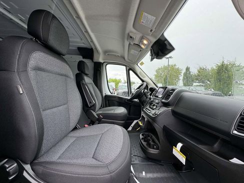 New 2025 RAM ProMaster 2500 w/ Quick Order Package 22G SLT image 16