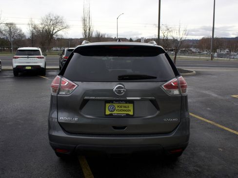 Used 2016 Nissan Rogue SV image 6