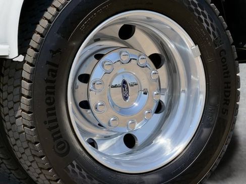 Used 2026 Ford F450 Platinum w/ FX4 Off-Road Package AWD/4WD image 19