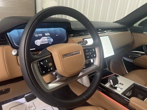 Used 2025 Land Rover Range Rover SE image 10