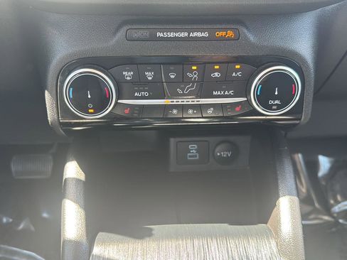 Used 2022 Ford Escape SE w/ SE Sport Appearance Package image 14