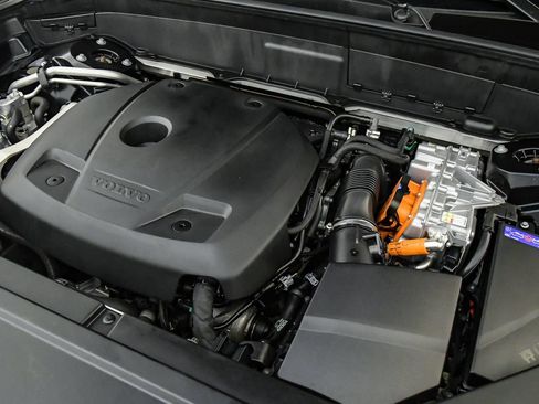 Certified 2023 Volvo XC90 T8 Ultimate AWD/4WD image 29