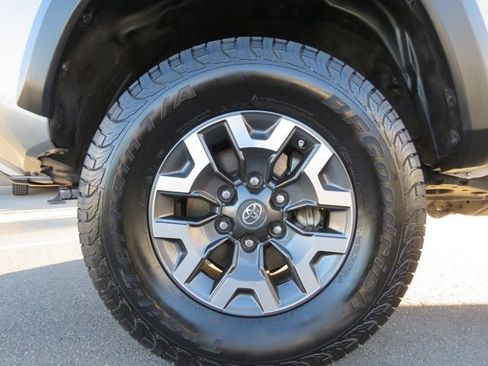 Certified 2020 Toyota Tacoma TRD Off-Road w/ TRD Premium Off Road Package image 7