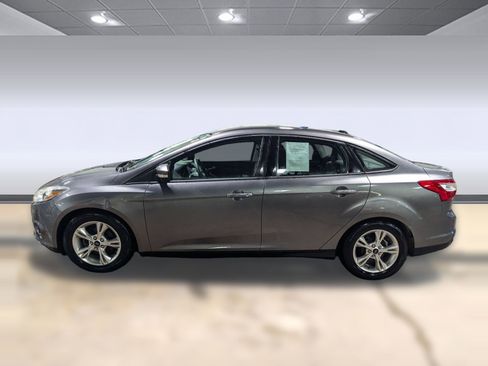 Used 2014 Ford Focus SE w/ SE Winter Package image 2