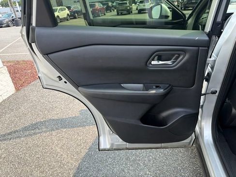 Used 2024 Nissan Rogue SV AWD/4WD image 14