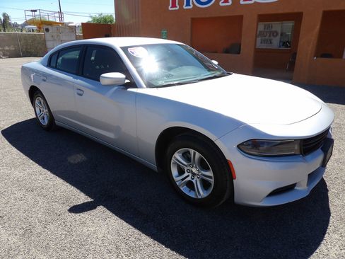 Used 2022 Dodge Charger SXT RWD image 2