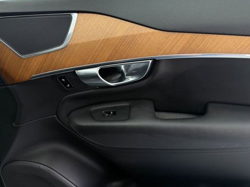 Used 2025 Volvo XC90 B6 Plus image 22