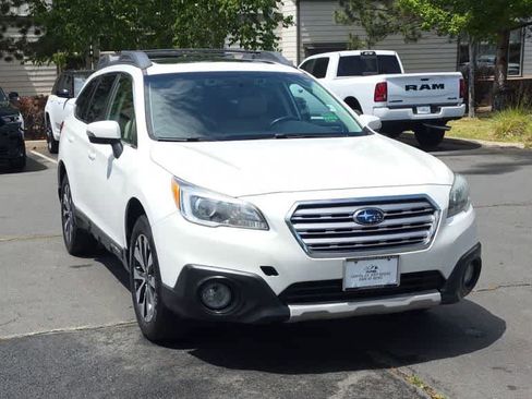 Used 2015 Subaru Outback 2.5i Limited AWD/4WD image 3