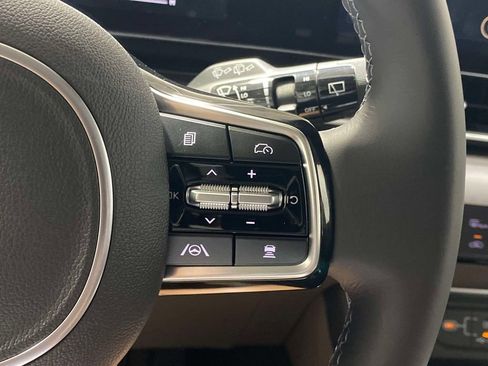 New 2026 Kia Carnival EX FWD image 22