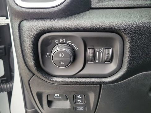 New 2026 RAM 1500 4x4 Crew Cab image 19