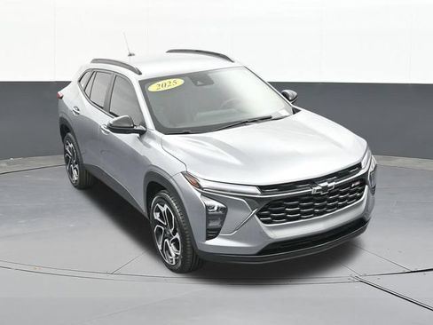 Used 2025 Chevrolet Trax RS w/ Driver Confidence Package FWD image 62