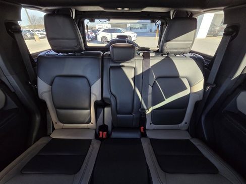 Used 2024 Ford Bronco Wildtrak image 30