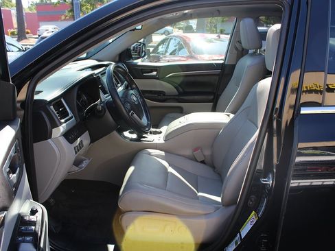 Used 2015 Toyota Highlander Limited Platinum AWD/4WD image 19