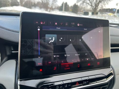 Used 2022 Jeep Compass Limited image 16