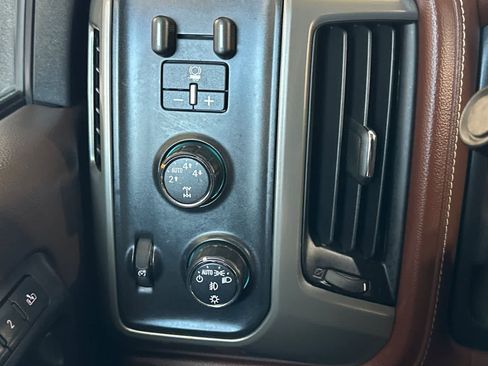 Used 2015 Chevrolet Silverado 1500 High Country w/ High Country Premium Package AWD/4WD image 29