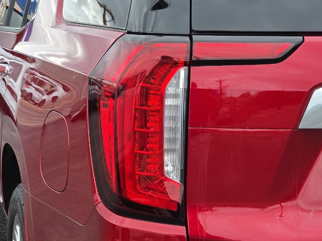 Used 2023 GMC Yukon Denali AWD/4WD image 9