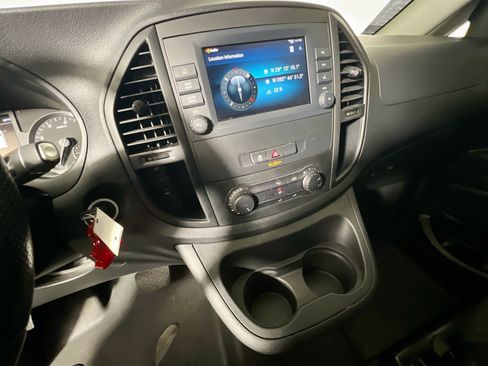 Used 2023 Mercedes-Benz Metris image 25