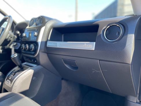 Used 2014 Jeep Compass Latitude image 19