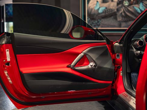 Used 2020 Ferrari 812 Superfast RWD image 10