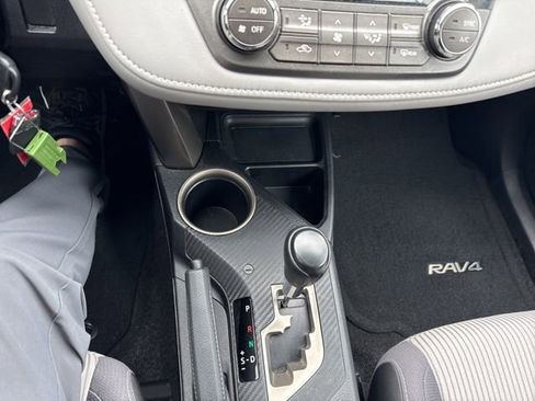 Used 2014 Toyota RAV4 XLE image 18
