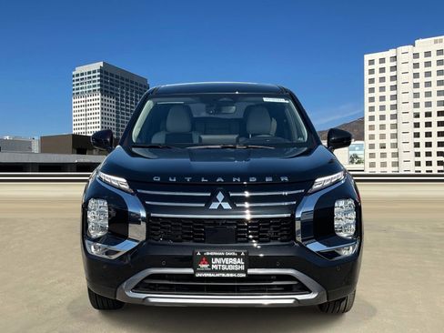 New 2025 Mitsubishi Outlander SE image 2