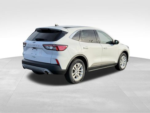 Used 2022 Ford Escape SE w/ Convenience Package FWD image 4