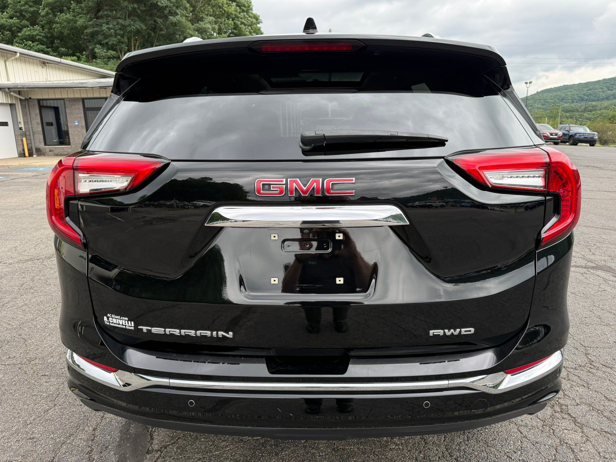 Used 2024 GMC Terrain Denali w/ Denali Premium Package AWD/4WD image 5
