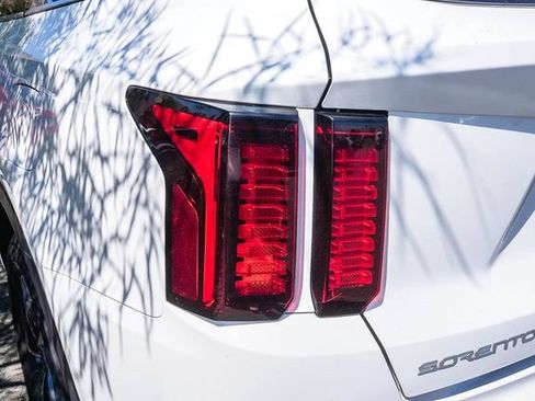 Certified 2023 Kia Sorento EX FWD image 10