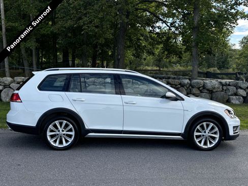 Used 2017 Volkswagen Golf Alltrack AWD/4WD image 2