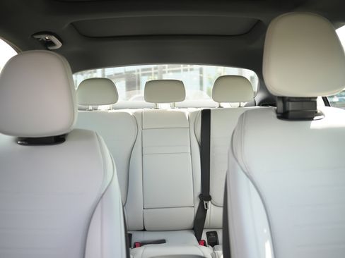 New 2025 Mercedes-Benz C 300 4MATIC Sedan image 33