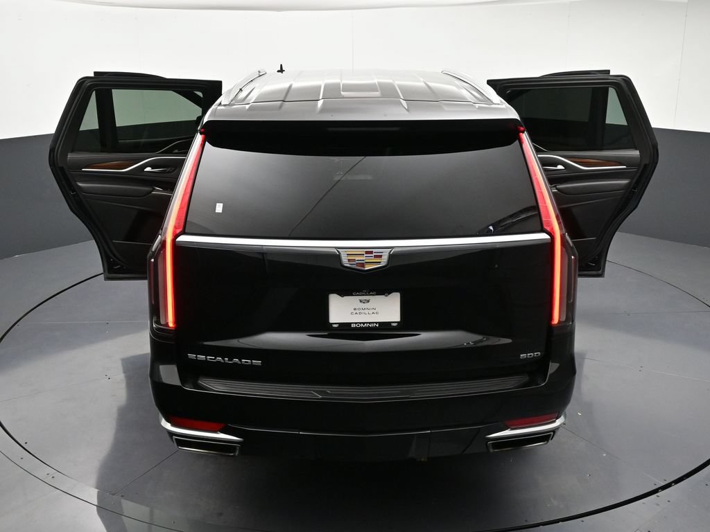 Used 2022 Cadillac Escalade Luxury w/ LPO, Illumination Package AWD/4WD image 36