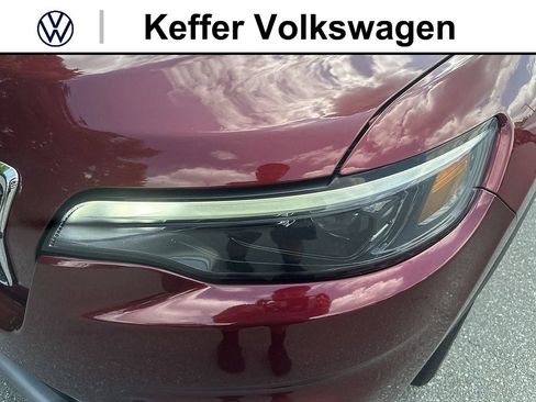 Used 2019 Jeep Cherokee Limited FWD image 9
