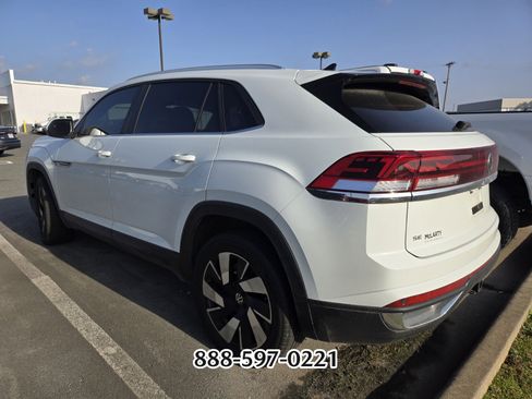 Used 2024 Volkswagen Atlas Cross Sport SE image 5