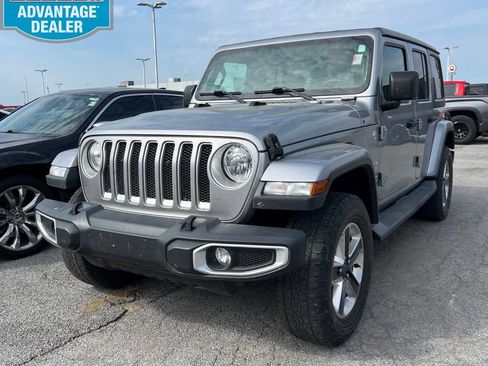Used 2019 Jeep Wrangler Unlimited Sahara w/ Safety Group AWD/4WD image 3