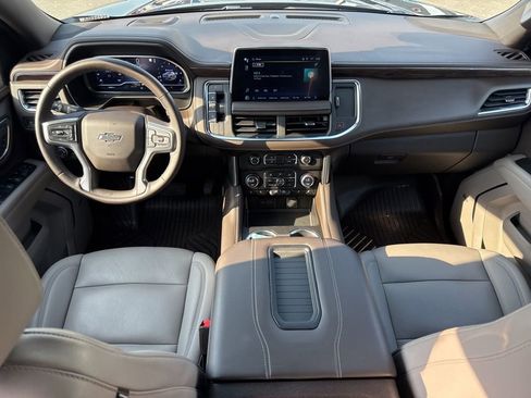 Used 2023 Chevrolet Suburban Z71 w/ Luxury Package image 16