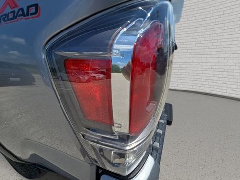 Used 2021 Toyota Tacoma TRD Off-Road w/ Technology Package AWD/4WD image 34