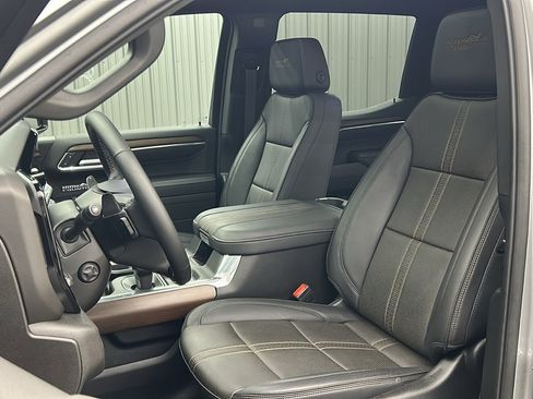 Used 2024 Chevrolet Silverado 1500 High Country w/ High Country Premium Package image 35