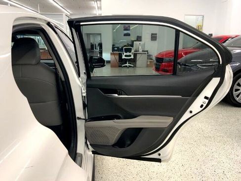 Used 2018 Toyota Camry SE image 29