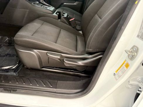 Used 2024 Chevrolet Colorado W/T image 12