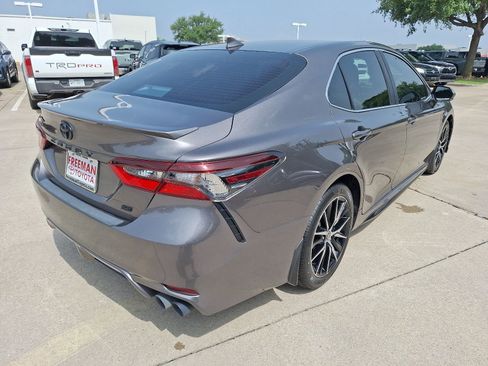 Used 2024 Toyota Camry SE w/ Convenience Package FWD image 6