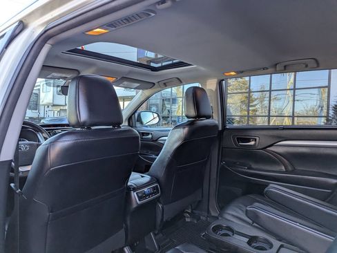 Used 2018 Toyota Highlander XLE AWD/4WD image 40