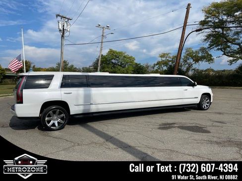 Used 2016 Cadillac Escalade 2WD image 7